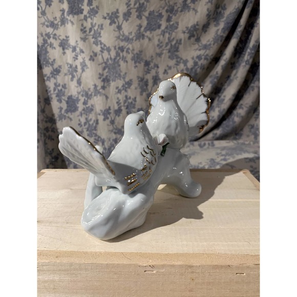 Vintage Porcelain White and Gold Love Doves on Floral Branch - Picture 3 of 8